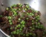 A picture of step 2 of Amritsari Vadiyan Pulao.