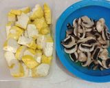 Foto langkah ke 1 dari resep Tumis Jamur Kancing Tahu.