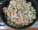 Foto del paso 3 de la receta: Pollo con champiñones y camarones