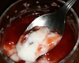 Foto langkah ke 6 dari resep Vanilla Panna Cotta with Strawberry Compote.