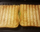 Hình bước làm 2 của món Sandwich phômai và quả Bơ đơn giản cho bữa sáng 🥑