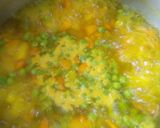Foto del paso 1 de la receta: Sopa de verduritas con tortilla de huevo