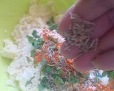 A picture of step 4 of Alu paratha.