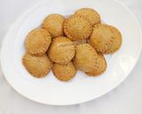 A picture of step 5 of Circled mini meatpies.