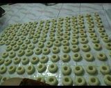 Foto langkah ke 7 dari resep Donat Ekonomis Empuk Tanpa Kentang.