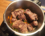 Foto del paso 4 de la receta: Timbal de rabo de toro y puré de patatas con crujiente de jamón