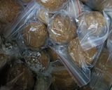A picture of step 11 of Gond Muthiya k laddu.