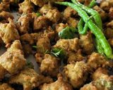 A picture of step 4 of Moong dal pakoda.