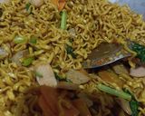 Foto langkah ke 4 dari resep Mie Goreng Jawa.