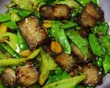 รูปขั้นตอนการทำที่ 5 ของ หมูน้ำค้างผัดฝักถั่วลันเตา