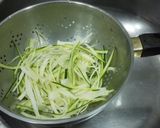 Foto del paso 7 de la receta Crema de calabacín con espaguetis y zanahoria