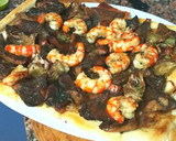 Foto del paso 10 de la receta: Coca con Rovellons, Alcachofas y Gambas