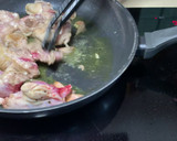 Foto del paso 3 de la receta: Conejo al ajillo y cava