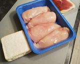 Une image de l'étape 1 de Filet de poulet au pont l'évêque.