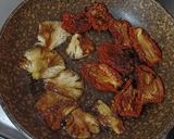 Foto del paso 5 de la receta: Tostón vegano de pleurotus y tomates secos 🍄🍅 crema de cajú y girasol con vegetales :)