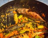Foto langkah ke 4 dari resep Acar Kuning Wortel, Timun, Ikan Kembung.