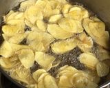 A picture of step 2 of Matoke(raw banana)crisps #snacks#themechallange.