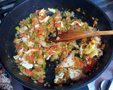 Foto del paso 9 de la receta: Arroz con roux de curry japonés, huevas y cocochas de calamar