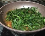 Foto langkah ke 5 dari resep Cah Kangkung Simple.