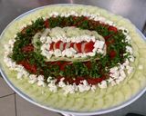 Une image de l'étape 9 de Salade composée concombre,, feta et persil.