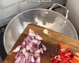 Foto langkah ke 2 dari resep Kembang Bawang Teri Pedas.