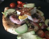 A picture of step 6 of Flatbread, bacon, egg and avocado 🥑.