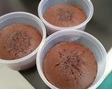 Foto langkah ke 5 dari resep Bolu Kukus Chocolatos dengan saus cokelat.