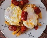 Foto del paso 4 de la receta: Huevos rotos con chistorra