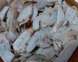 รูปขั้นตอนการทำที่ 3 ของ เมนู แหนมตับหมูข่า (ผัดกระเพราคั่วแห้ง)
