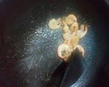 Foto langkah ke 2 dari resep Seblak udang bakso.