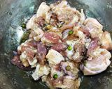 Hình bước làm 1 của món Ba rọi, tôm bạc kho tiêu