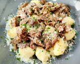 Foto del paso 5 de la receta: Ñoquis de patata con carrillada trufada y parmesano
