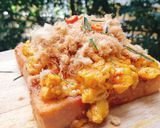 รูปขั้นตอนการทำที่ 4 ของ Creamy Tomyam Scrambled🥚on Toast🌶️ ปังไข่ข้นพริกเผาหมูหยอง🔥