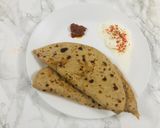 A picture of step 8 of Paneer potato paratha.
