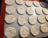 Foto del paso 4 de la receta: Galletitas saladas con harina de arroz