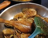Foto del paso 5 de la receta: Alcachofas Fritas en Salsa de Lager y Cúrcuma