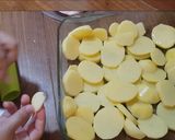 Foto del paso 2 de la receta Muslos de pollo con patatas en salsa de licor 43