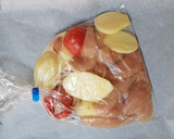 Foto del paso 4 de la receta: Pollo al horno en bolsita 1👌