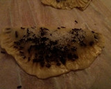 Foto del paso 4 de la receta: Empanadillas dulces de crema de cacao galleta y leche condensada