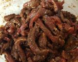 A picture of step 6 of My Crispy Sweet Chilli Beef Salad. With Toasted Sesame seeds 😀.