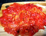 Foto del paso 4 de la receta: Salchichas con setas y mini calabacines en salsa de pimientos