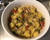 Une image de l'étape 9 de Salade tiède de pommes de terre,harengs marinés, tomates et poivrons verts.