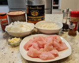 Foto del paso 1 de la receta: Dados de pollo encebollados