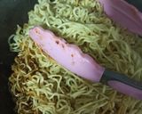 Foto langkah ke 2 dari resep Birthday Cake Flying Noodle with Indomie Goreng.