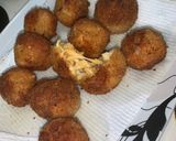 A picture of step 6 of Cheesy Chicken Balls.