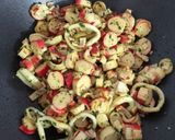 Foto del paso 2 de la receta: Pasta Penne marinera y verduras aromatizadas