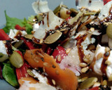 Foto del paso 1 de la receta: Ensalada de quesos y semillas