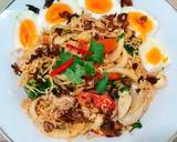 ยำมาม่าหมูสับไข่ต้มยางมะตูม วิธีทำสูตร 3 รูป