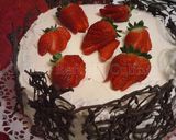 Foto do passo 1 de Bolo de Aniversário - Massa de Pão-de-ló Recheado com Chantily e Morangos
