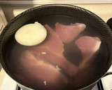 Foto del paso 1 de la receta: Pierna en salsa roja